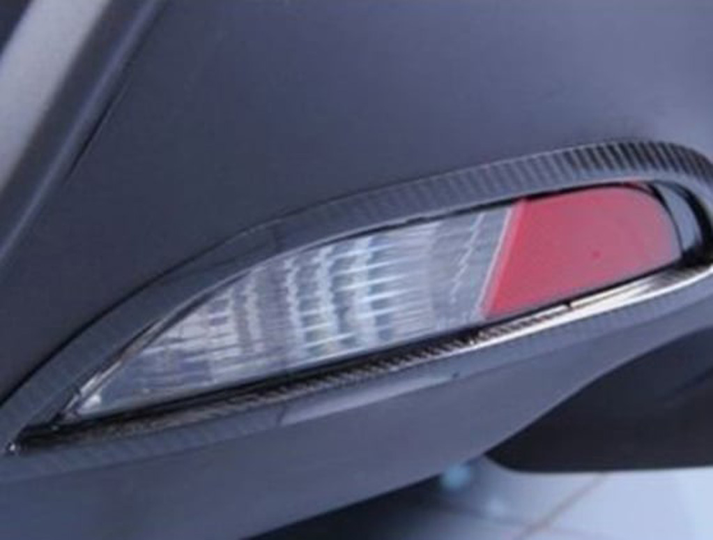 MiTo carbon fibre rear bumper lamp surround