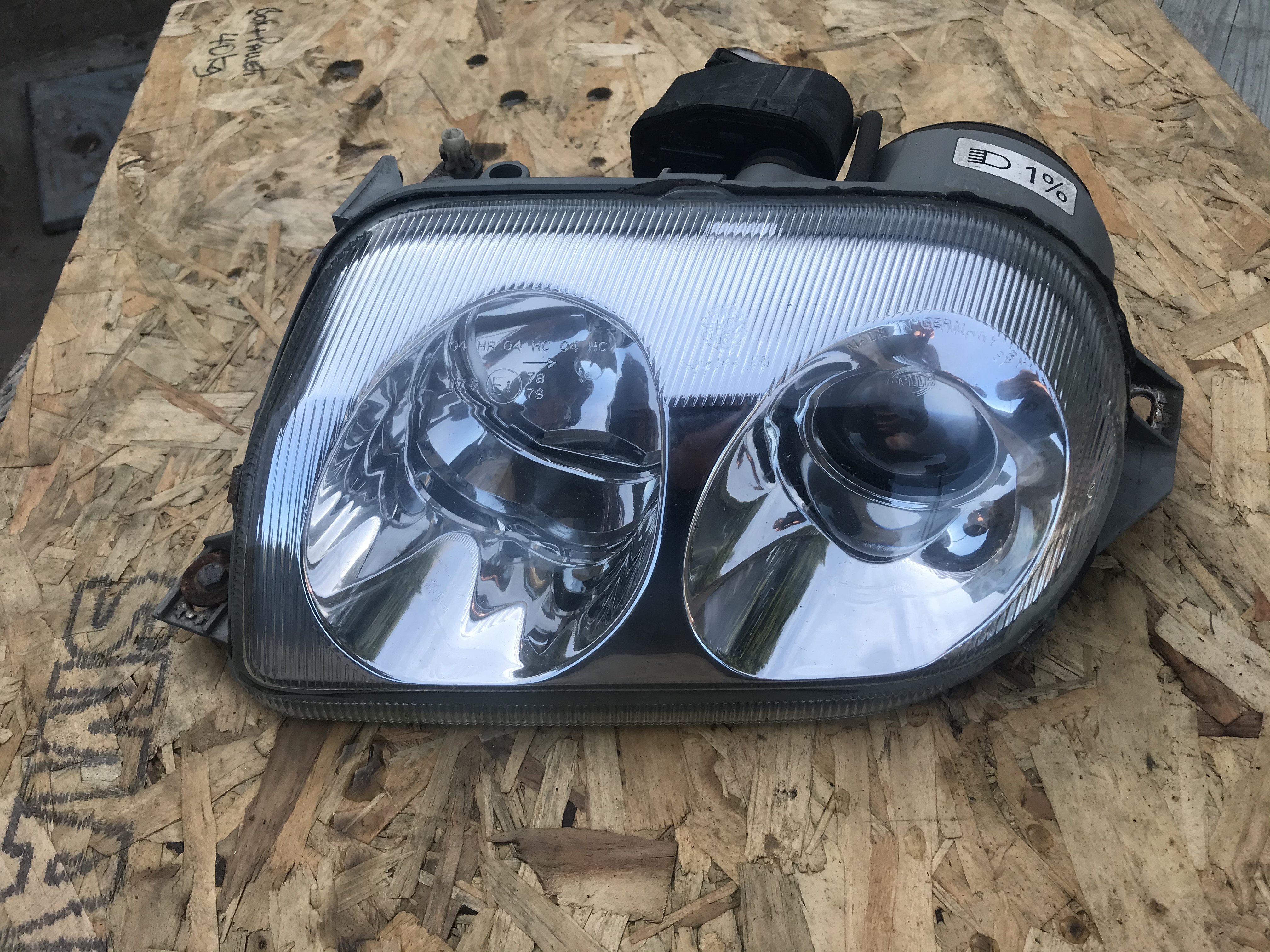 916 L headlight