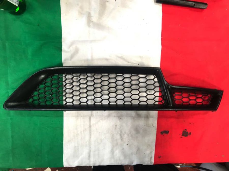 GT Front Lower Left Bumper Grill (Sx)